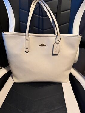 Coach City Zip Tote in Chalk